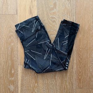 Stylish Black Geometric Leggings used